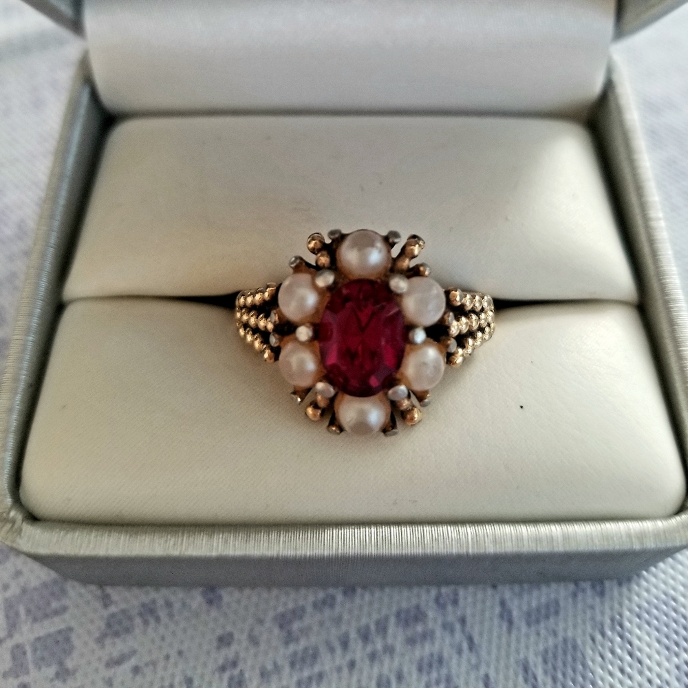 Vintage 1973 "ROSEGLOW" Avon Ring